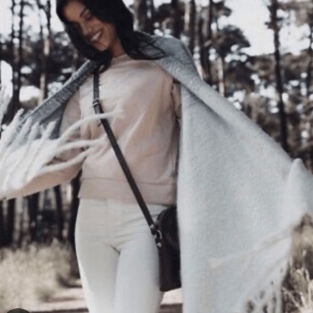 Anthropologie Mer Sea Cozycore Oversized Tassel Fringe Ombré Grey Blanket Scarf